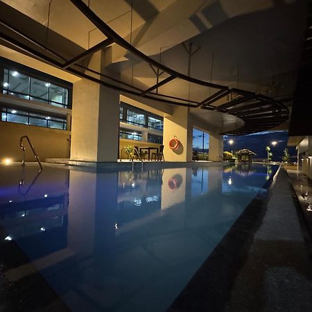 Grand Riviera Suites Манила Экстерьер фото