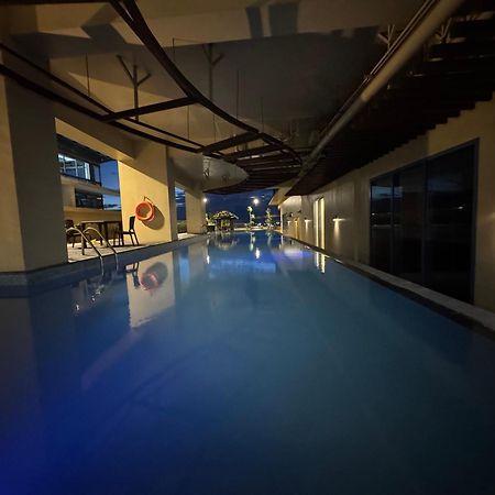 Grand Riviera Suites Манила Экстерьер фото