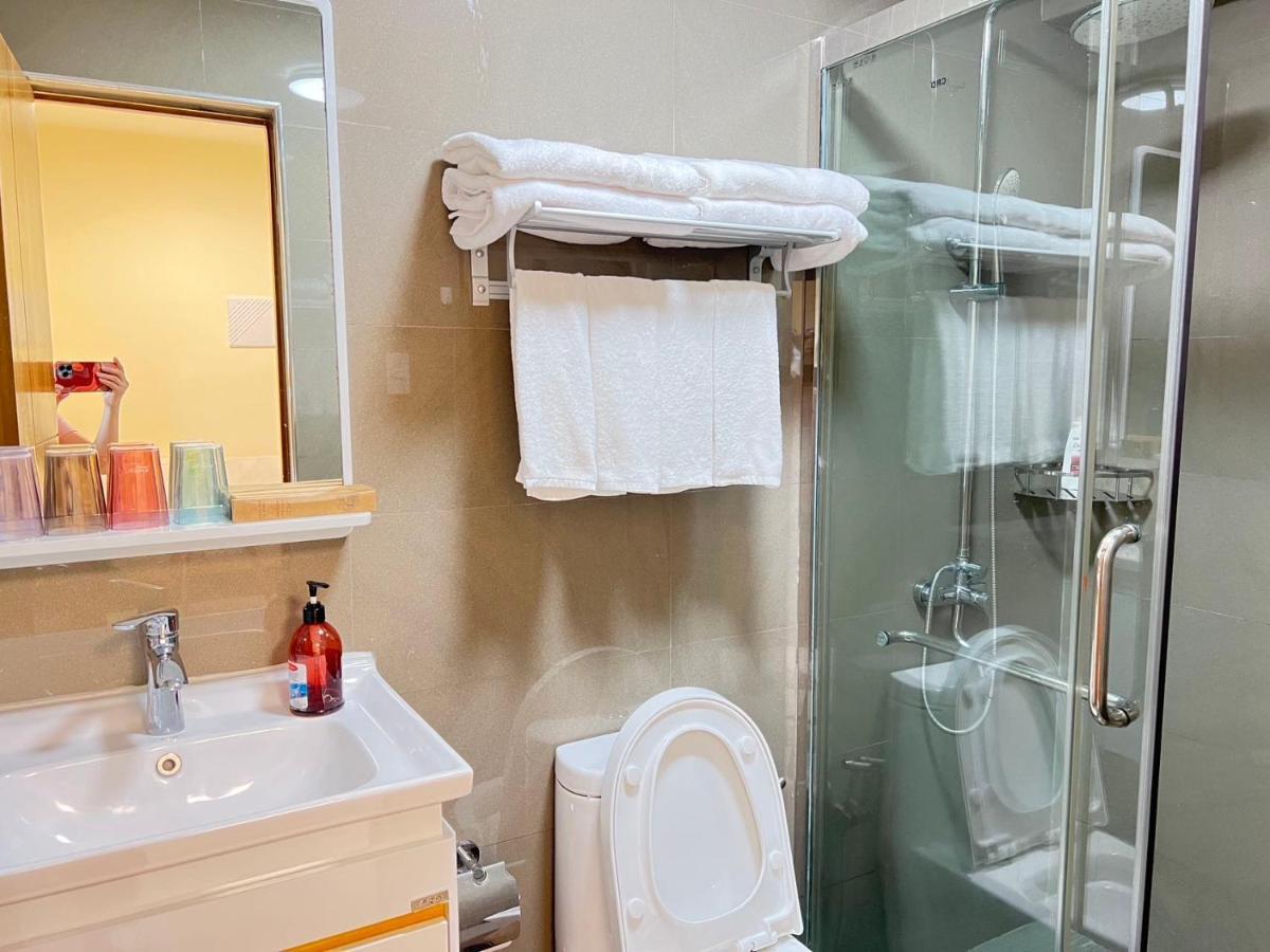 Grand Riviera Suites Манила Экстерьер фото