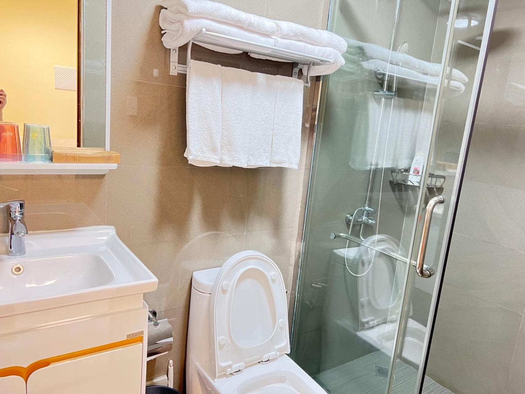 Grand Riviera Suites Манила Экстерьер фото