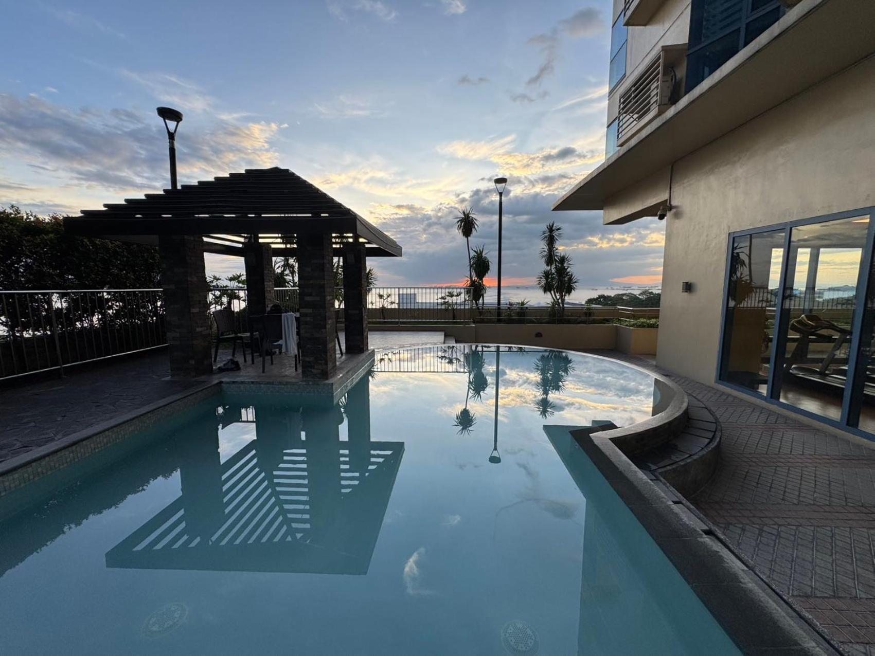 Grand Riviera Suites Манила Экстерьер фото