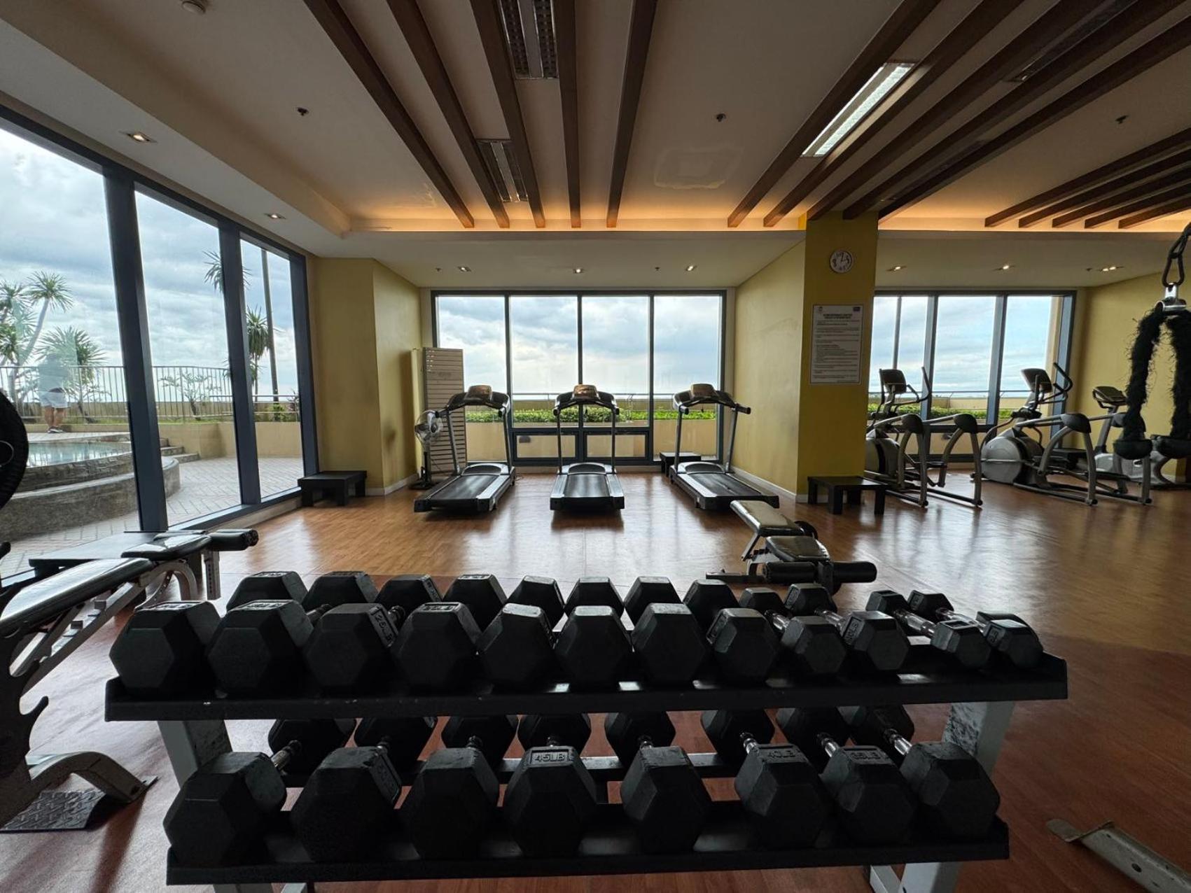 Grand Riviera Suites Манила Экстерьер фото