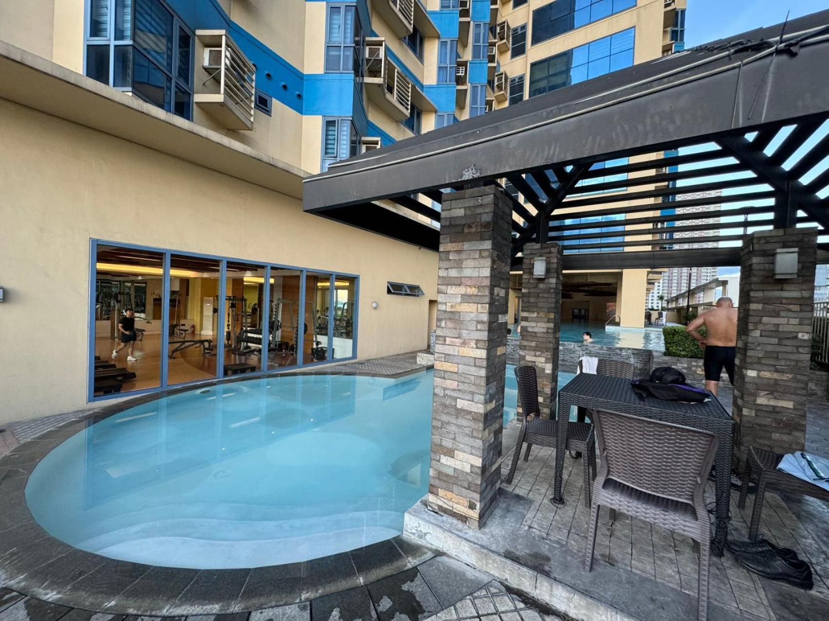 Grand Riviera Suites Манила Экстерьер фото